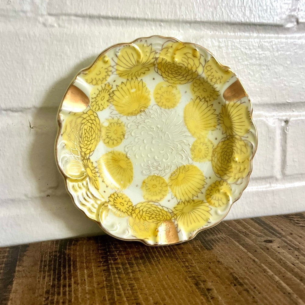 1960’s Kutani 6” Trinket Dish in Yellow & Gold 🌼‎